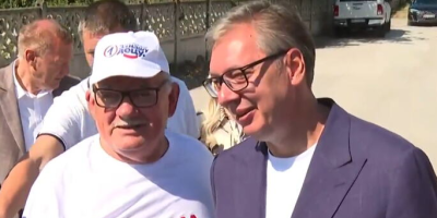 Simpatičan momenat u Despotovcu! Domaćin prišao predsedniku: Vi ste nam centar sveta, ali moram još nešto da vas pitam... (FOTO)