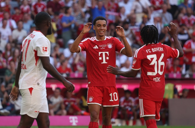 Bayern stay coy on Musiala appearing to faint in friendly game
