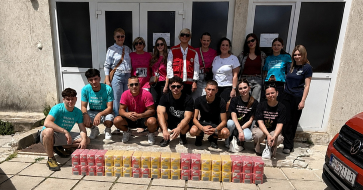 Maturanti Medicinske škole Pula donirali 200 kg brašna Crvenom križu