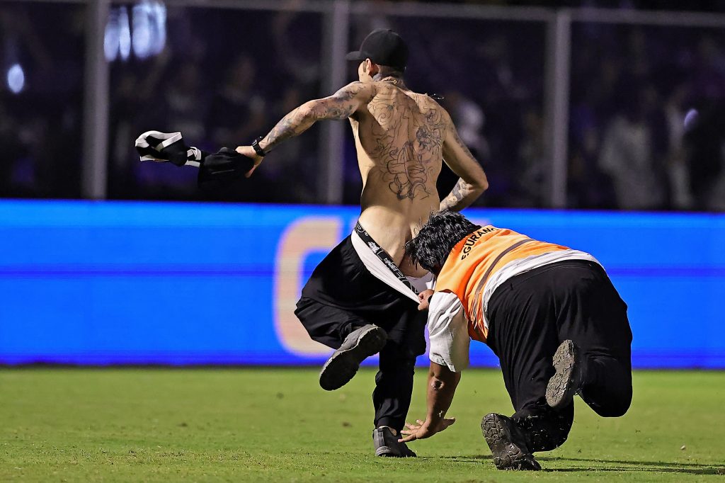 GOL DO PASA, A I NIŽE: Brazilac izveo “pokaznu vježbu” anatomije, je li ovo najbrži put do kazne ili modne piste?