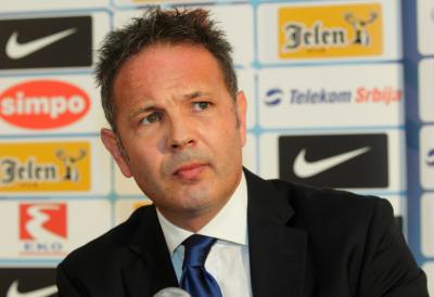 ANEGDOTA KOJA SE I DANAS PREPRIČVA: Mihajlović gađao daljinskim upravljačem reprezentativca Srbije