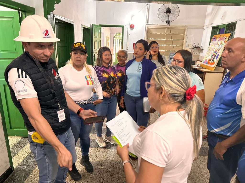Autoridades inspeccionan infraestructuras educativas