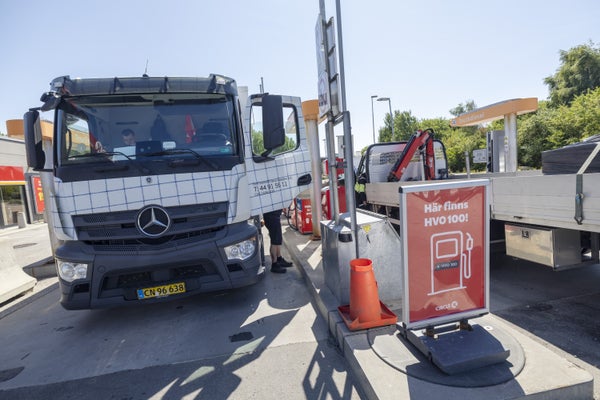 Låga dieselpriser lockar lastbilar till Sverige