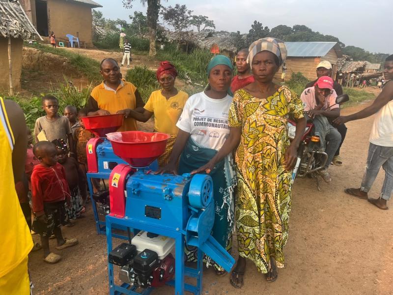 Walikale : 30 décortiqueuses de riz remises à des organisations paysannes pour renforcer l'autonomisation des femmes 