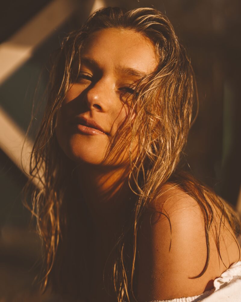 Šta je Blonzer? Novi makeup trend za osunčani sjaj kože
