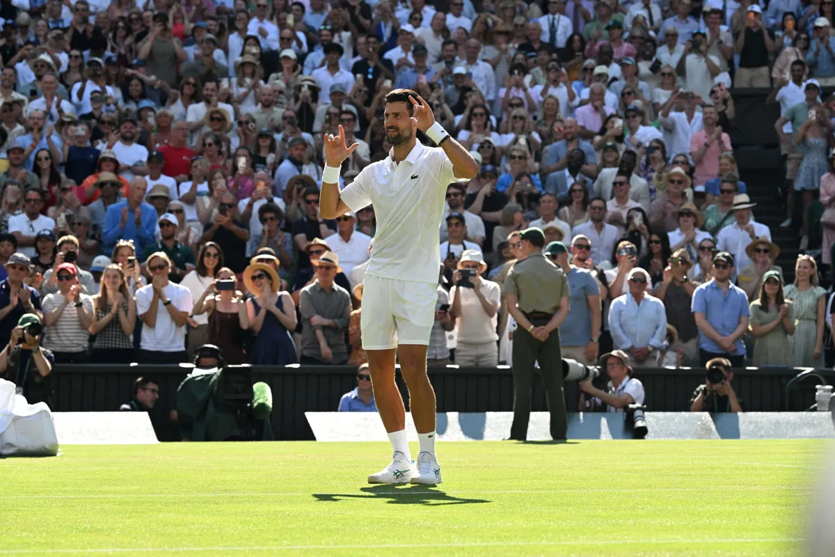 VIDEO Novak zaplesao zbog Tare i Stefana, Vimbldon odmah reagovao - evo šta je Đoković rekao posle pobede