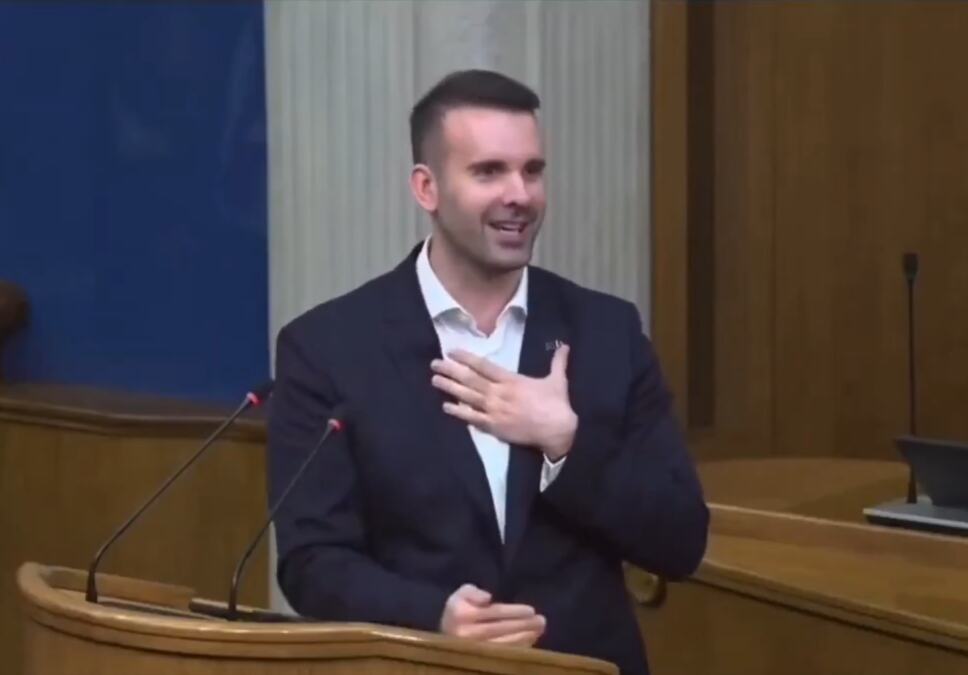 "UMESTO DA JE U ZATVORU, PREKO SUDOVA PROGONI SVOJE KRITIČARE" Medojević osuo paljbu po Spajiću, optužio ga za niz koruptivnih afera