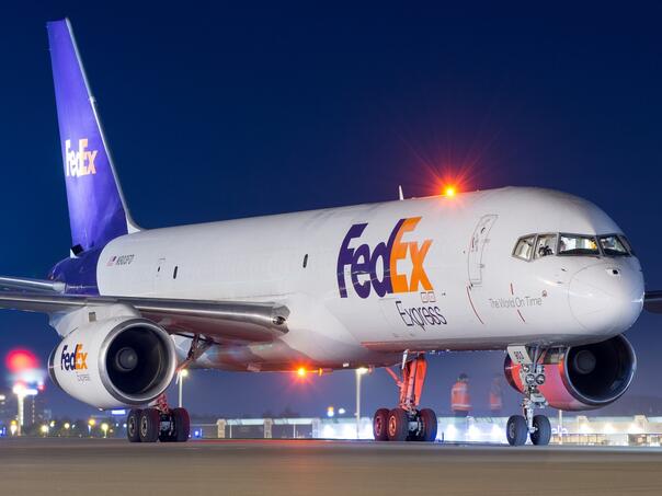 FedEx optužen za “saučesništvo u genocidu” zbog isporuka vojnih dijelova Izraelu