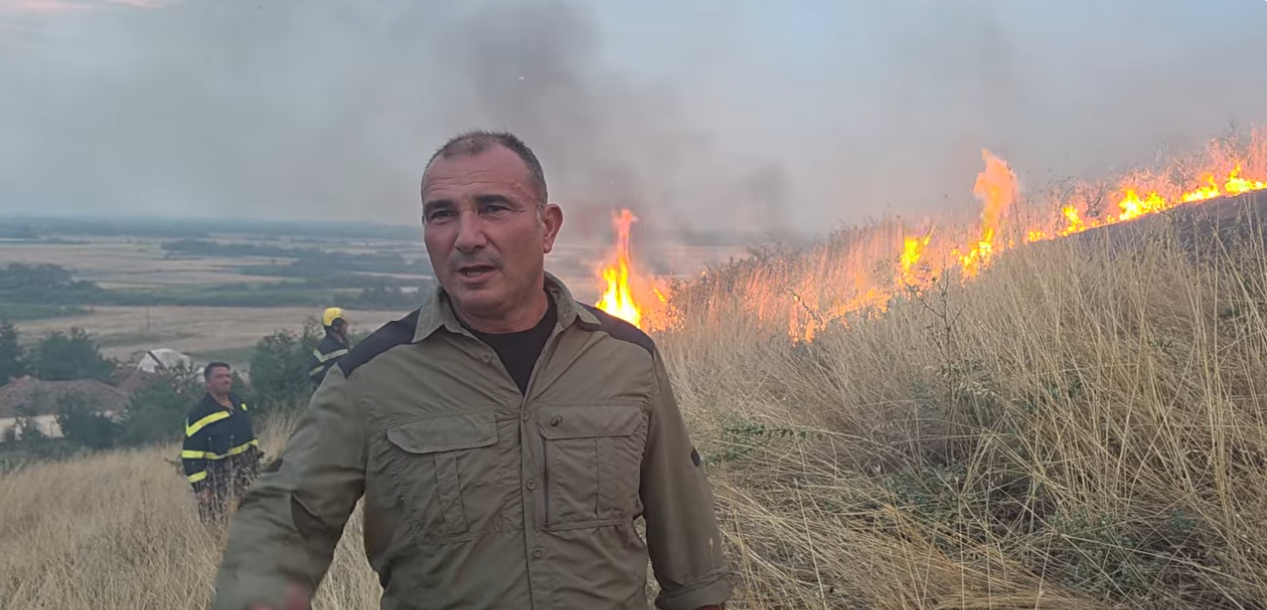 (VIDEO) Ognot se dobliži do prvite kuќi vo Loznani, a linijata na požarot e dolga 8 kilometri
