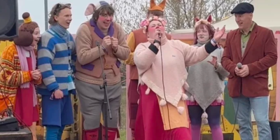 (VIDEO) Evropa otišla u... Ljudi grokću kao svinje, opšte ludilo u zemlji EU: Ovo nam danas predstavljaju kao "normalnost"