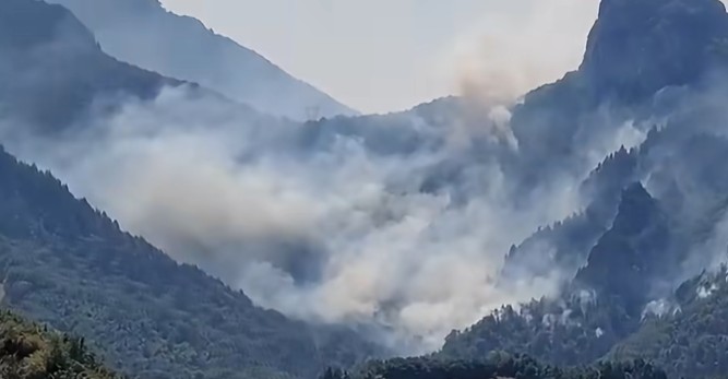 Alarmantno kod Konjica: Požar se oteo kontroli, domaće snage čekaju pomoć iz zraka