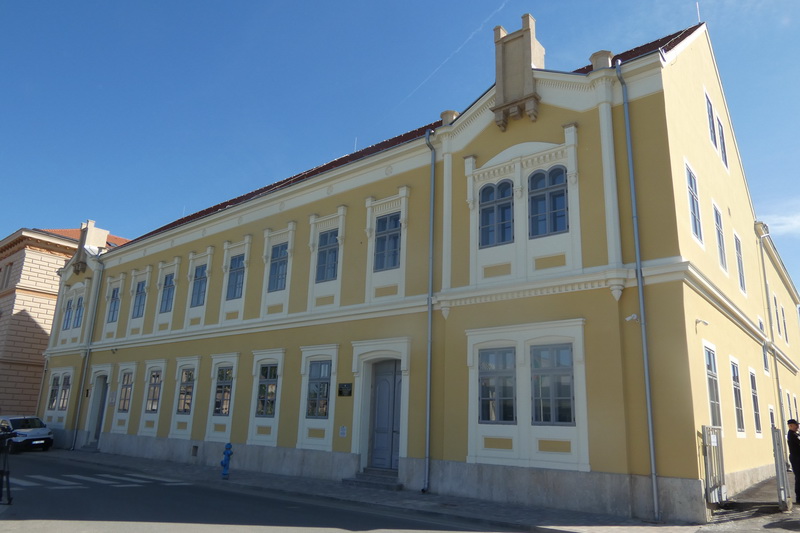 „Stara dama“ zablistala u novom ruhu – Gradska knjižnica i čitaonica Petrinja svečano otvorila vrata na svojoj novoj adresi