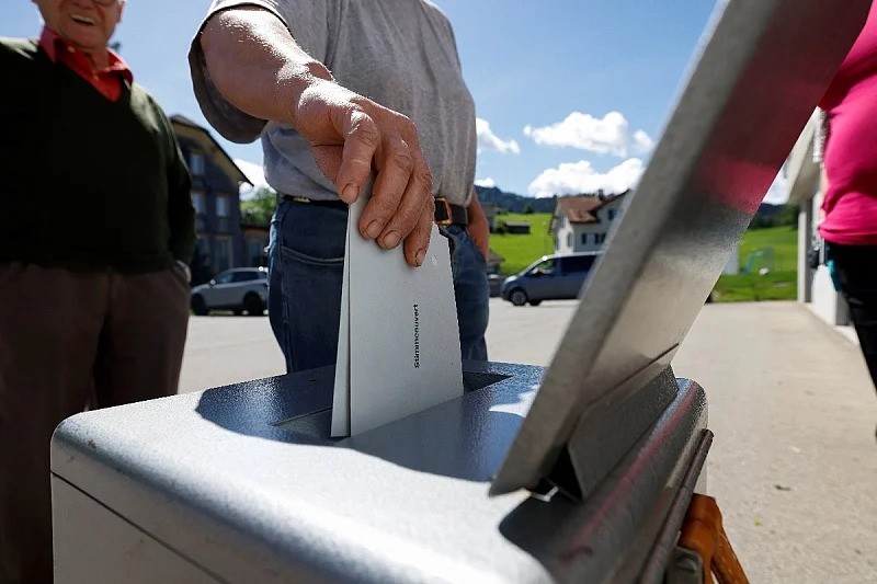 Propadna referendumot vo Švajcarija za ograničuvanje na brojot na naselenie