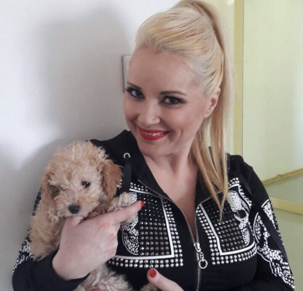 Prekinuta emisija Sanje Marinković: Pjevačica ju nazvala glupačom, ološem i kompleksašicom!