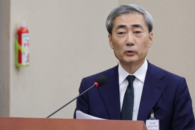 Shin Hyun-song takes office as Bank of Korea governor