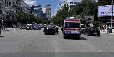 Zgubidani ponovo terorišu grad! Blokirali kola Hitne pomoći u Novom Sadu (FOTO/VIDEO)