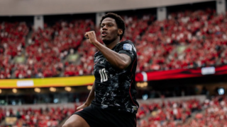 Canadá aplasta 6-0 a Catar con tres goles de Jonathan David