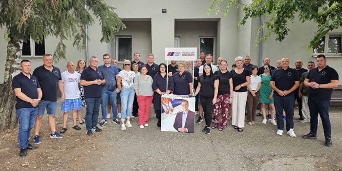 Aktivisti SNS u Plandištu i Miletićevu