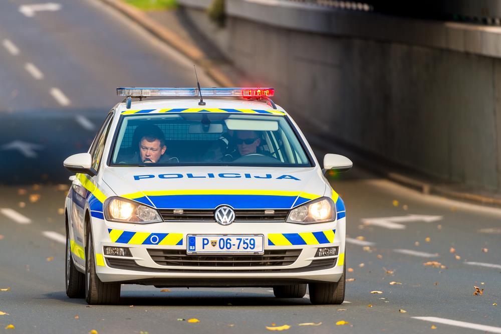 DEČAK (8) PAO S MOSTA KOD KOBARIDA, LEKARI MU SE BORE ZA ŽIVOT! Survao se sa šest metara na KAMENJE, hitno prebačen helikopterom! 