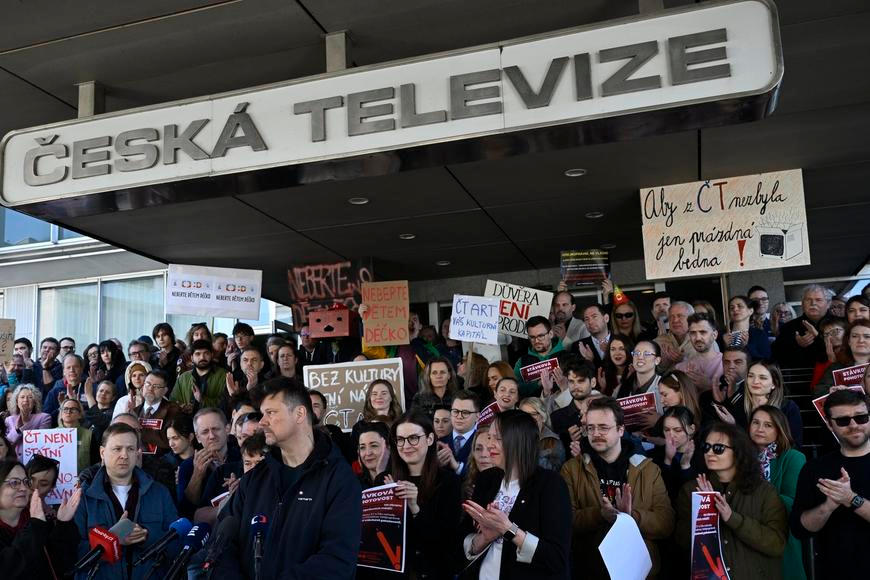 Vládní poslanci chtějí rozšířit okruh lidí, kteří nemusí hradit poplatek pro ČT a ČRo