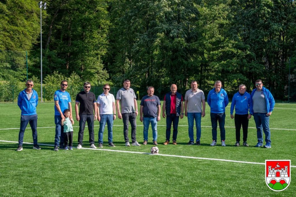 Grbavica dobila umjetnu travu – rekonstruirano nogometno igralište