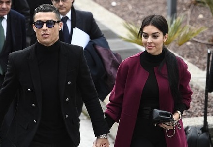 RONALDO I GEORGINA SE VENČALI BEZ NJEGOVE MAJKE! Isplivali šokantni detalji, svi bruje o porodičnom raskolu!
