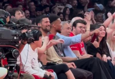 "NA NA NA NA NA NA ZVEZDA ŠAMPION": Đoković i Janis gledali rapsodiju crveno-belih (VIDEO)