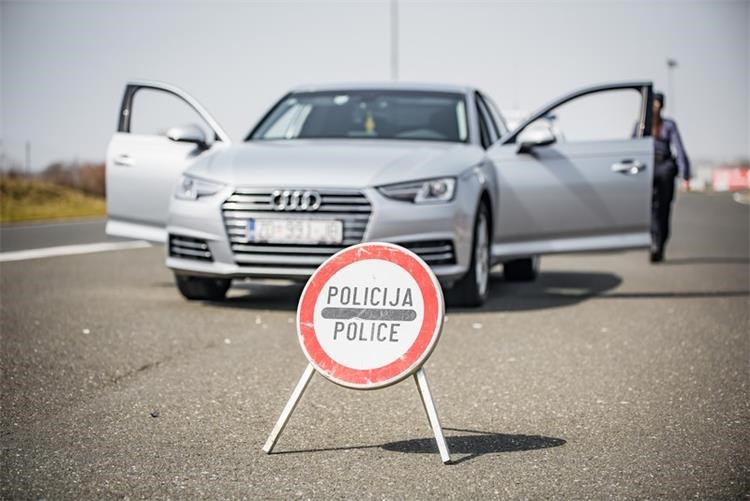 BRZINA Uhvaćen na autocesti s 253 km/h