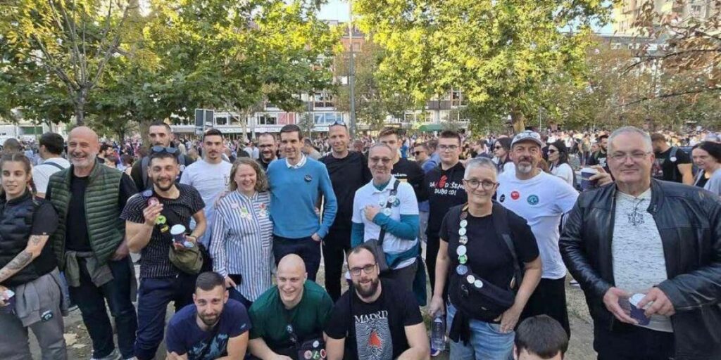 Блокадеру из Ужица пронађена дрога! Месецима дивљао, носио Вучићеву макету, па долијао као дилер (ФОТО)