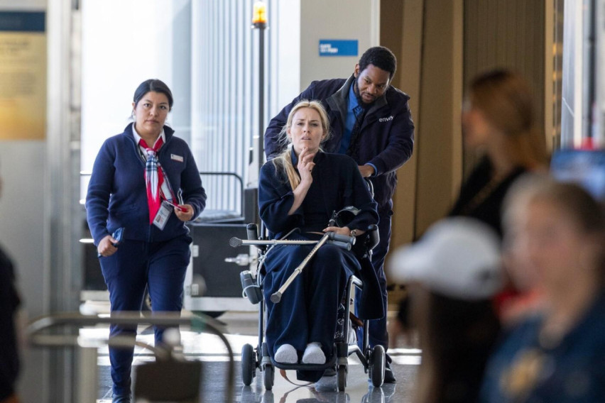 [ФОТО] Два месеци по несреќата на Олимписките игри: Линдзи Вон фотографирана во инвалидска количка на аеродромот во Лос Анџелес