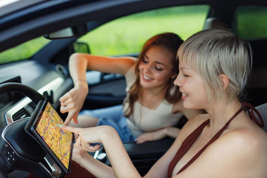 „Nevyhazujte své mapy!“ Proč mají v době GPS navigace ještě smysl papírové autoatlasy