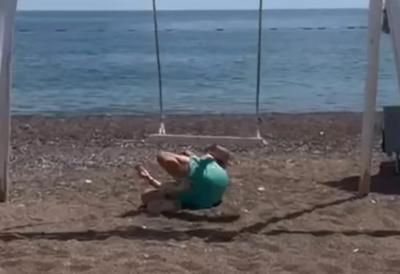 Đani se srušio nasred plaže, pao kao pokošen: Slađa ga snimala, nije mu bilo spasa
