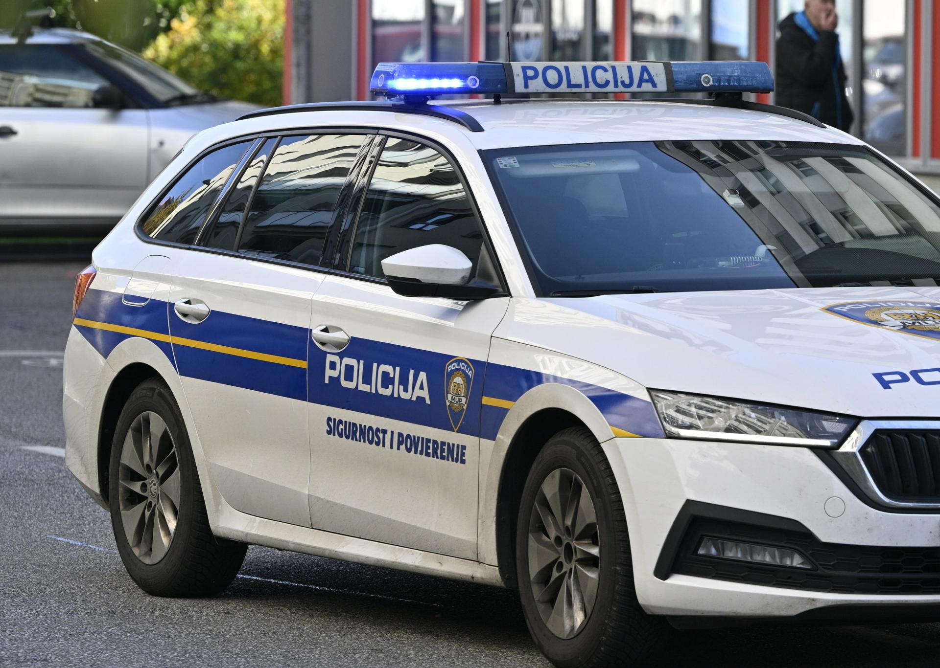 Na parkingu 29-godišnjakinja napravila ‘rusvaj‘: bez vozačke i pod utjecajem, ‘smotala‘ u auto pa završila iza rešetaka
