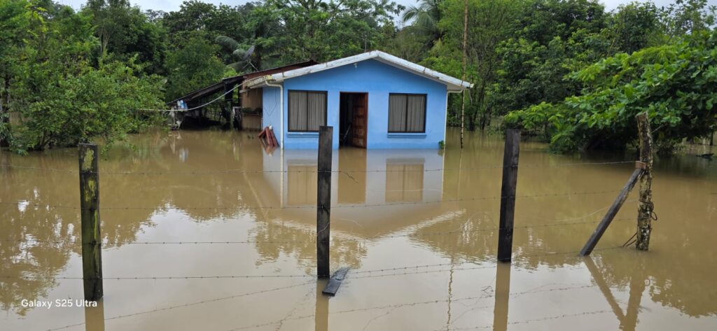 CNE eleva a alerta amarilla la Zona Norte y el Caribe por fuertes lluvias que continuarán durante el sábado