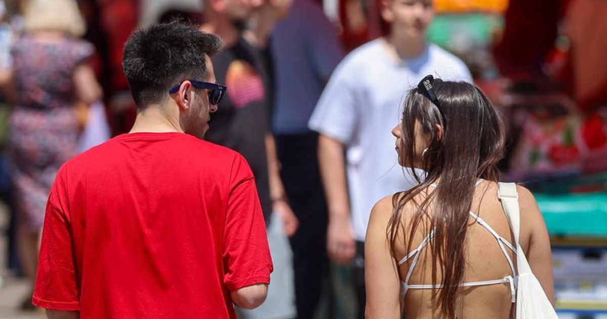 Top otvorenih leđa hit je za ljetne dane, a jedna djevojka u Zagrebu to je i pokazala