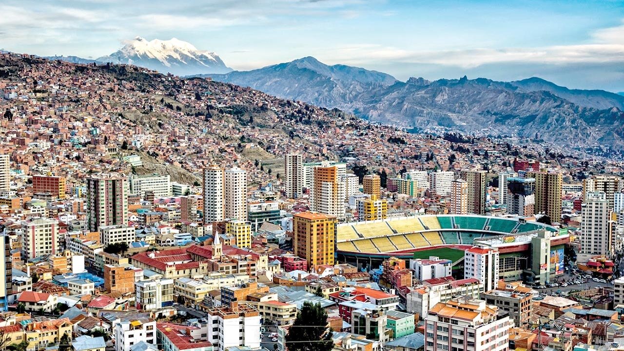 La Paz recupera su ritmo poco a poco con actividades comerciales, escolares y tránsito urbano