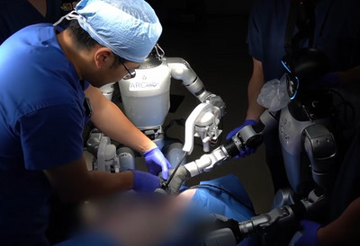 (VIDEO) Humanoidni roboti prvi put izveli složenu operaciju: Ostvaren istorijski uspeh u medicini, otvoren novi put napretka - ''Ovo je u potpunosti uspelo''
