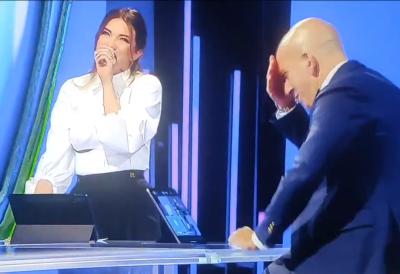 Kakva je ovo scena u uživo programu?! Pobesneo, udario glavom o sto i RASKRVARIO čelo - legendarni fudbaler VAN KONTROLE (VIDEO)