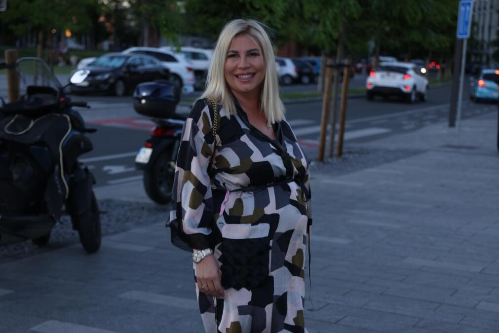 OVAKO DEA ĐURĐEVIĆ IZGLEDA U 7. MESECU! Stigla u širokoj haljini, pa otkrila ime koje će dati ćerki i pomenula muža: Loše spavam...