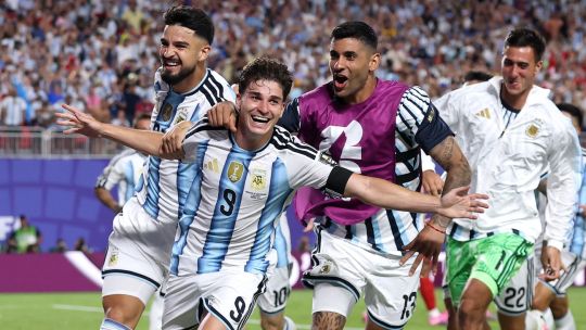 Argentina sink 10-man Swiss to set up England World Cup semi-final clash