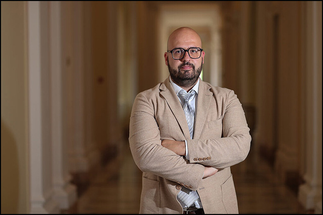 Zakon ne poznaje „faktičko preuzimanje“ funkcije člana REM