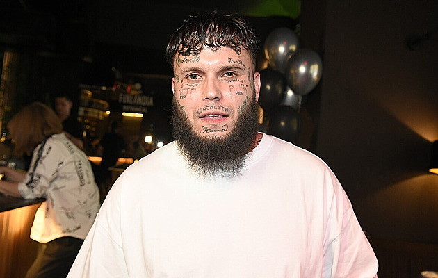 Raper Leo Beránek napadl v Bohnicích pacienta baterií, kterou vytrhl z umyvadla