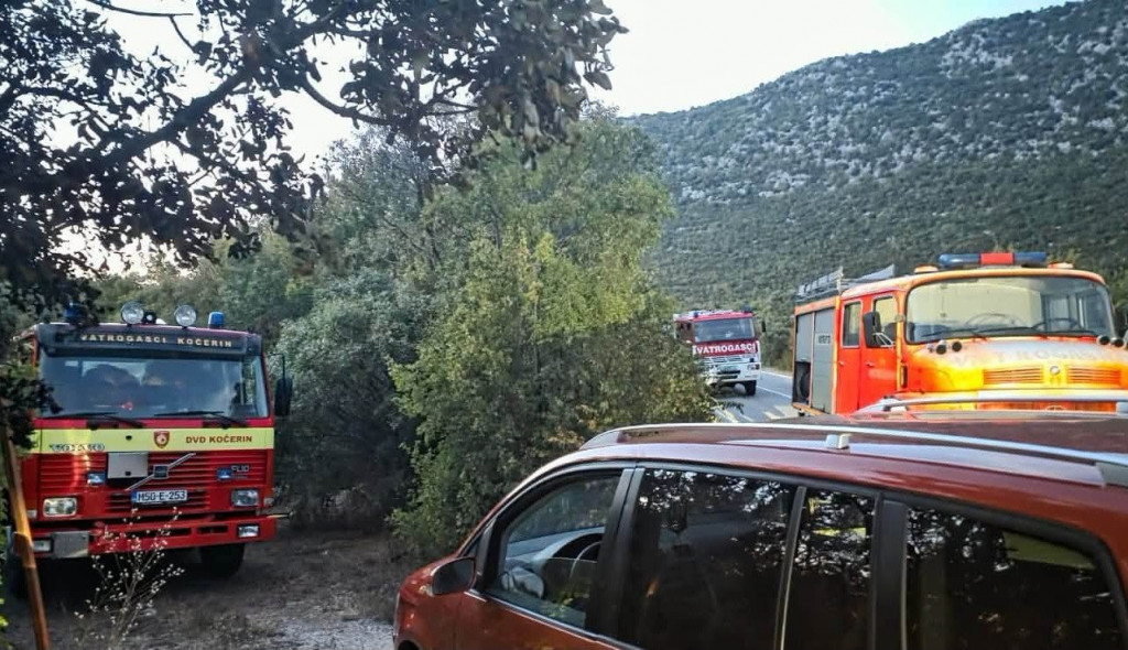 Požar u Buhovu i Hamzićima pod kontrolom, Air Tractor izviđa opožareno područje