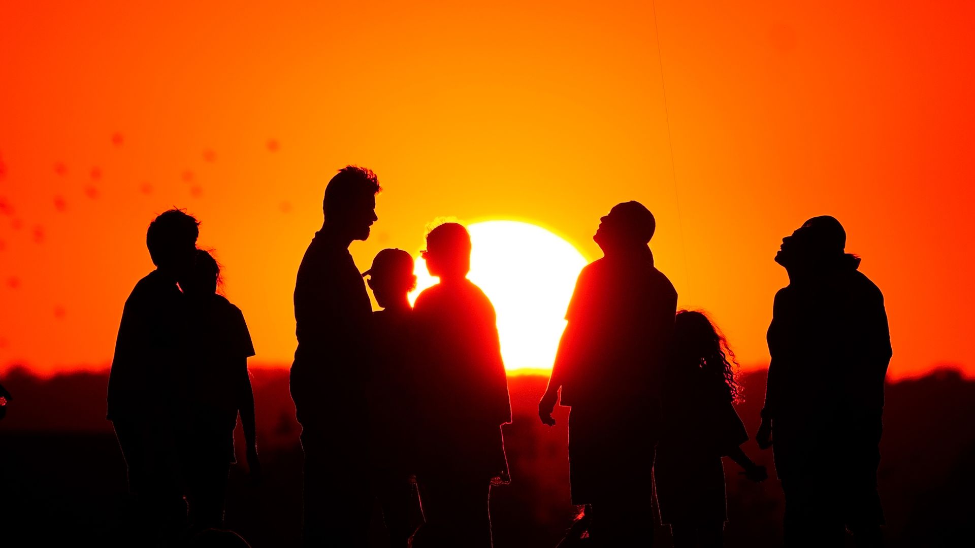 Health alerts issued as temperatures could hit 30C