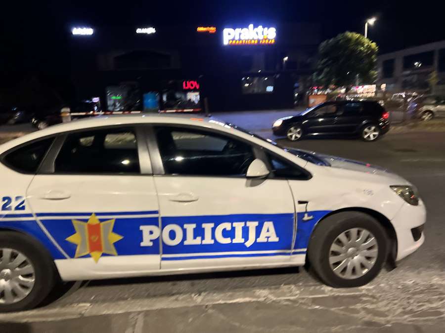 JURIO AUTO-PUTEM 171 NA SAT, OGRANIČENJE BILO 100: Policija zaustavila Srbina u Crnoj Gori, priveden sudu za prekršaje