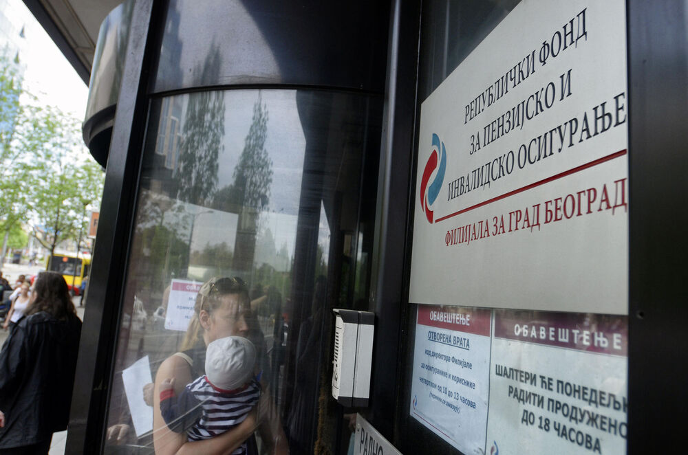 Ako ste na bolovanju duže od 30 dana, doprinosi se drugačije obračunavaju: Kako to utiče na buduću penziju?