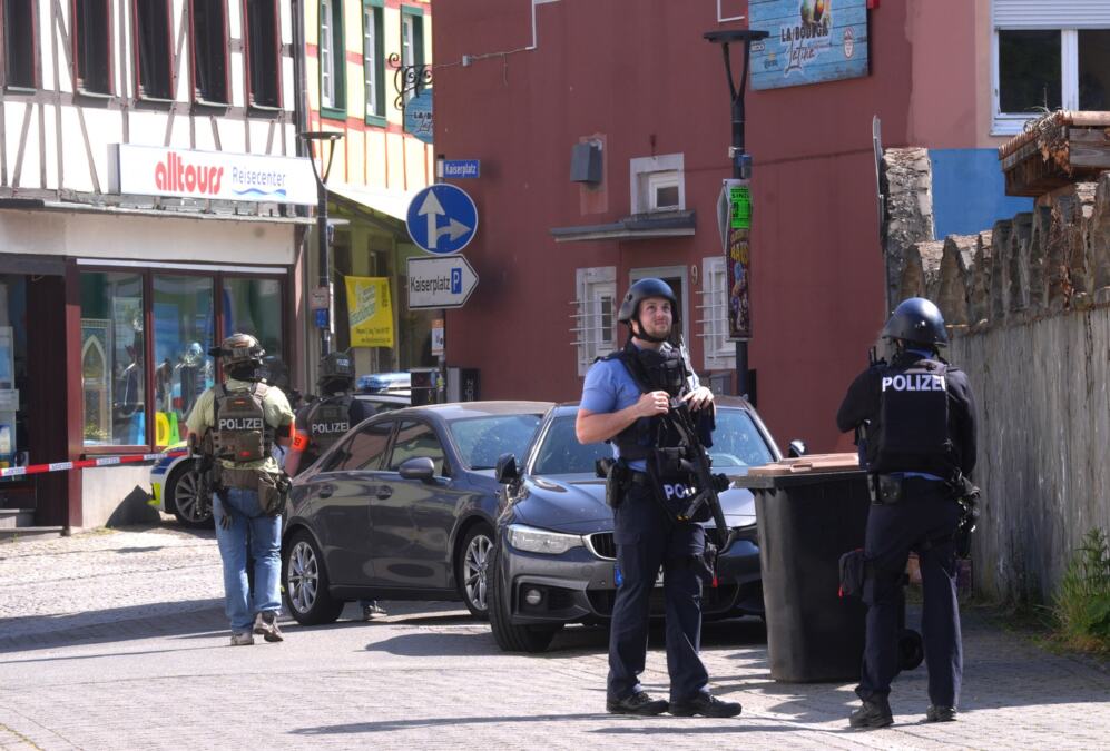 OKONČANA TALAČKA KRIZA U BANCI U NEMAČKOJ: Taoci nepovređeni, napadači u bekstvu