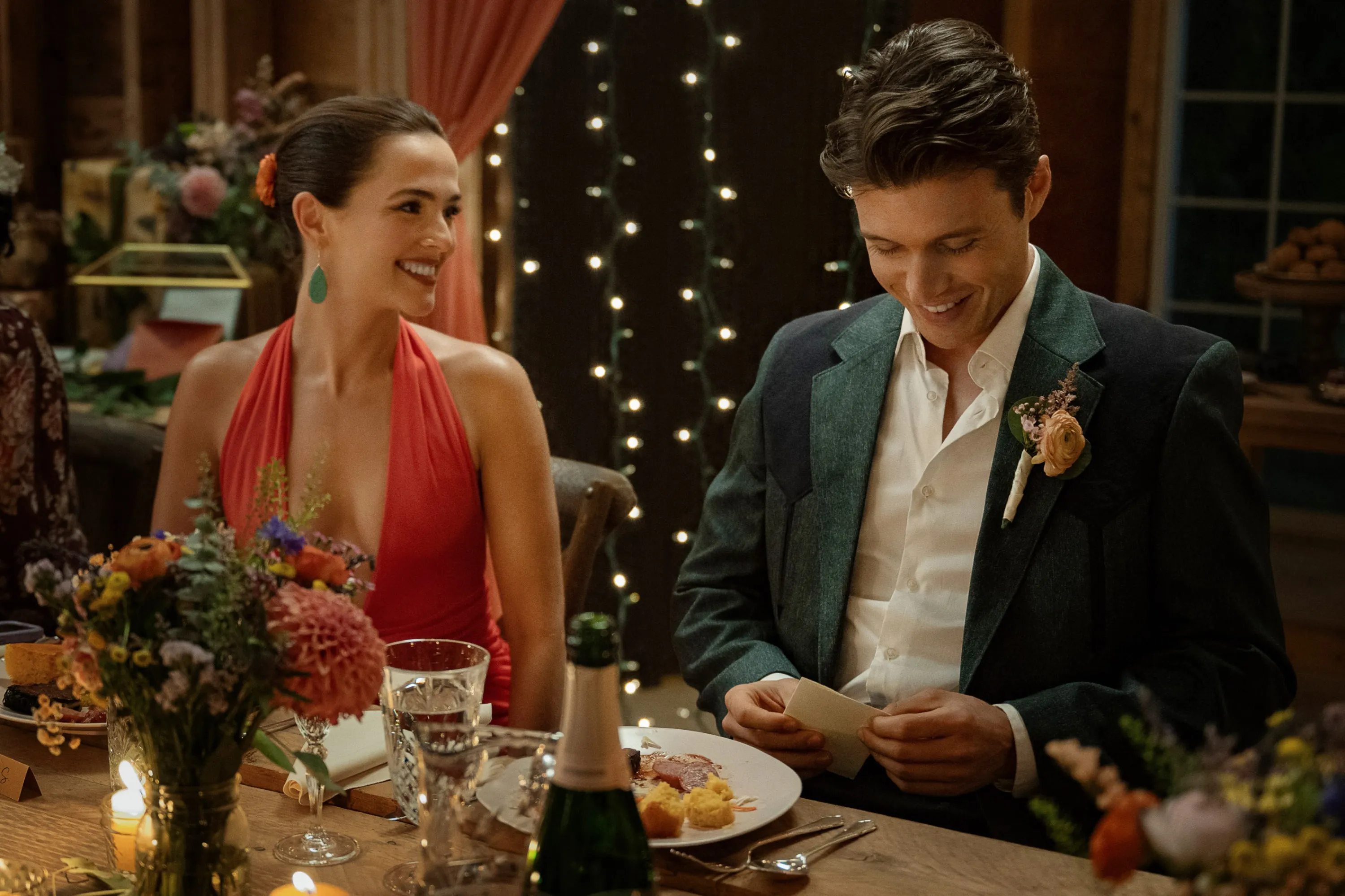 ‘Voicemails for Isabelle’ Review: Zoey Deutch and Nick Robinson Give a Hard-Sell Romcom Premise the Hard Sell