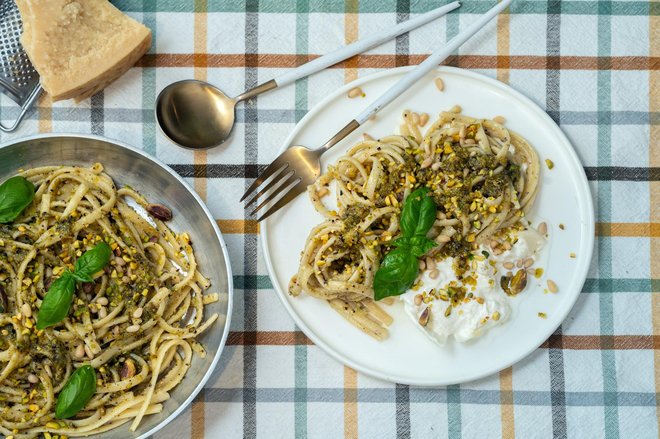 Poskusite ta recept za testenine: Kremaste postanejo brez kuhanja posebne omake