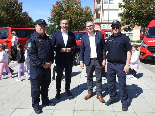 Vatrogasci proslavili svoj dan s djecom iz vrtića